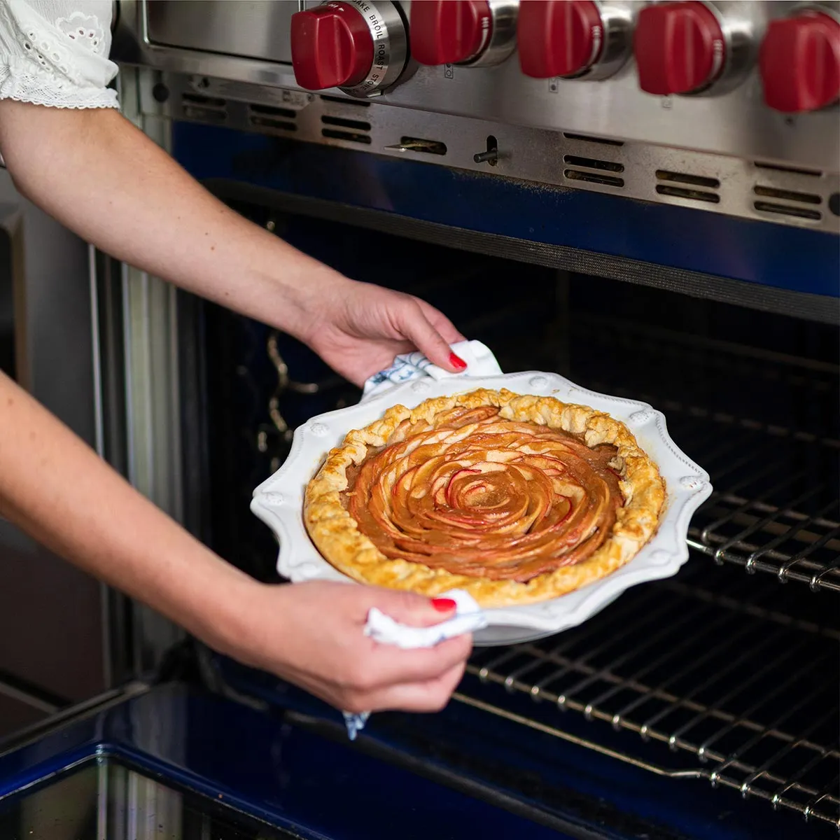 Berry & Thread Pie Dish - Whitewash