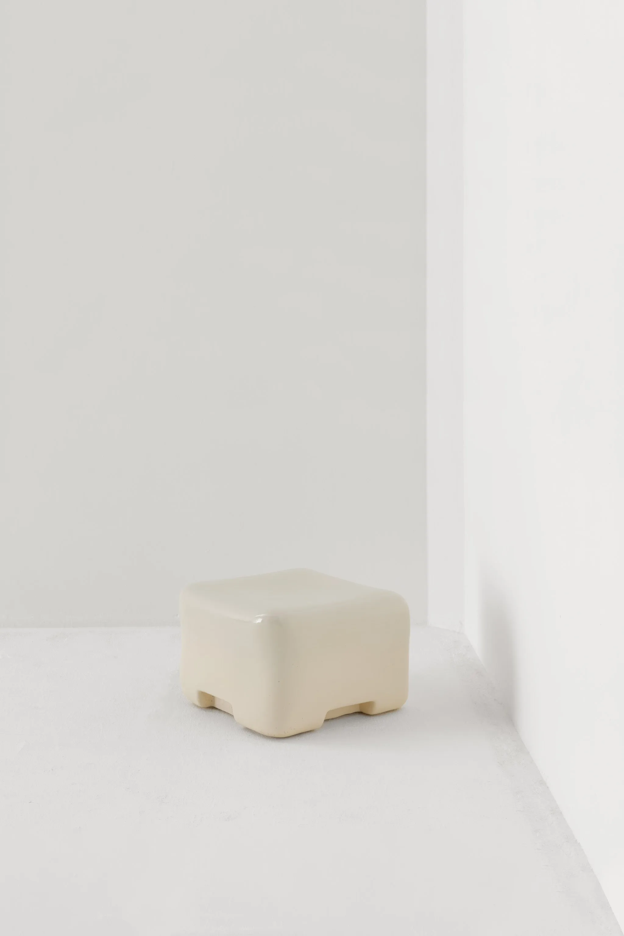 COBBLE LOW SIDE TABLE & STOOL / CREAM