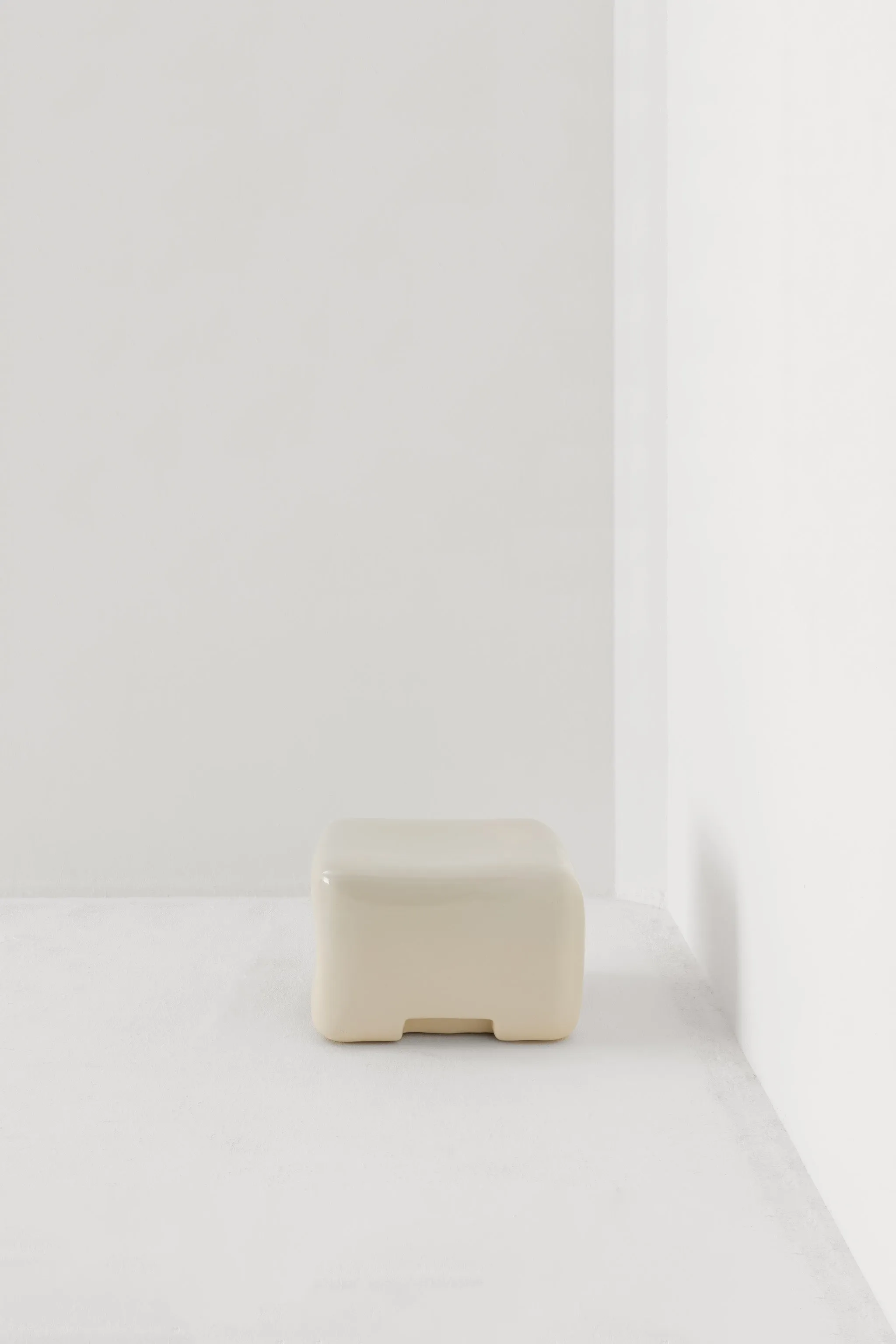 COBBLE LOW SIDE TABLE & STOOL / CREAM