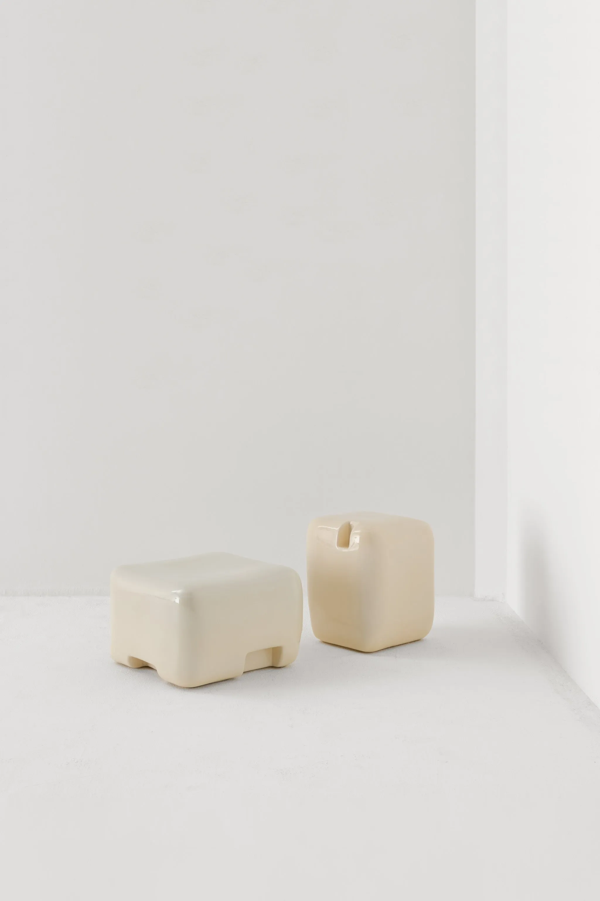 COBBLE LOW SIDE TABLE & STOOL / CREAM